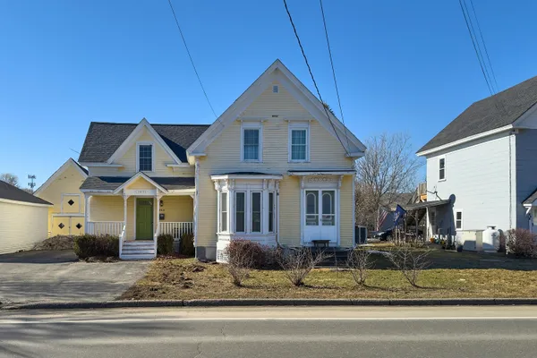 $324,500 | 348 Broadway, Rockland, ME 04841