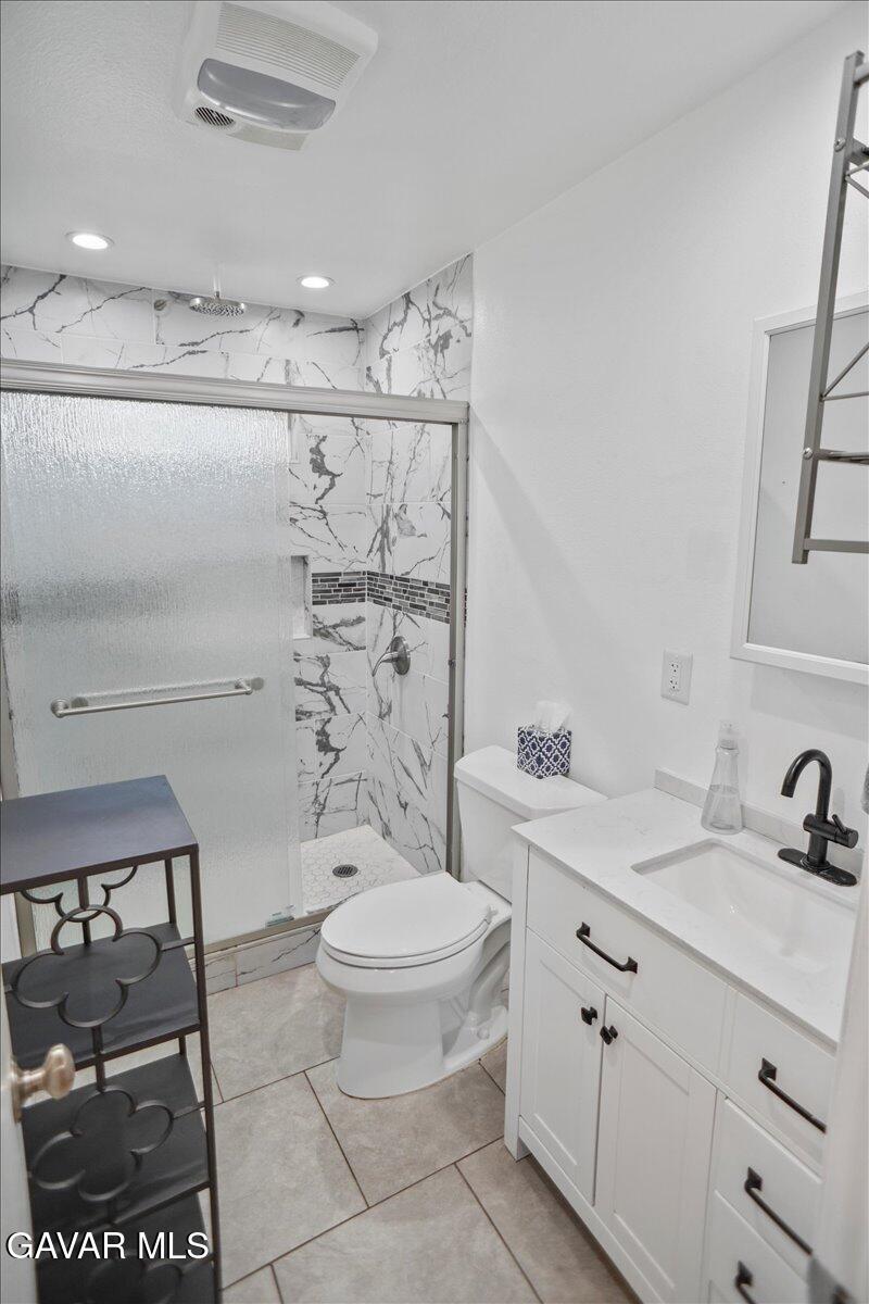 42652 55th Street West Lancaster, CA 93536 - Photo 18 of 28 a bathroom with a sink toilet and shower