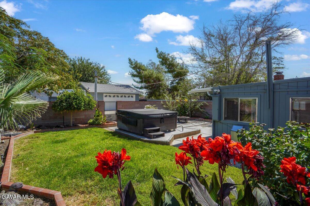42652 55th Street West Lancaster, CA 93536 - Photo 21 of 28 a view of a garden with flowers