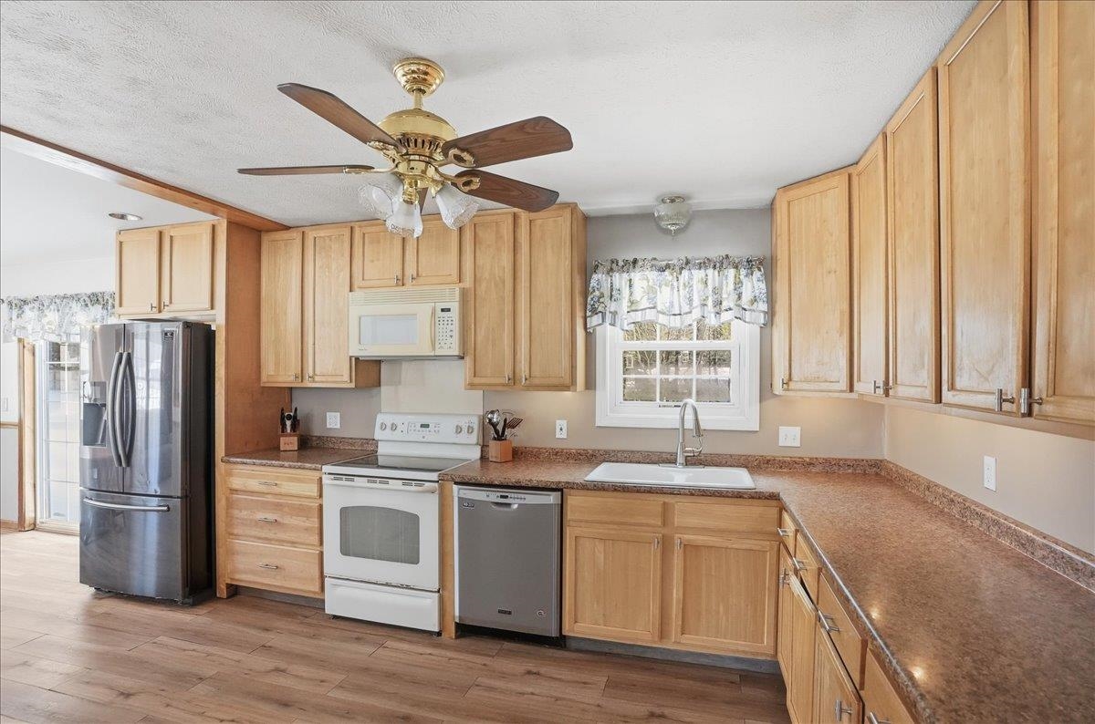 61 Russell Circle Milton, VT 05468 - Photo 6 of 40