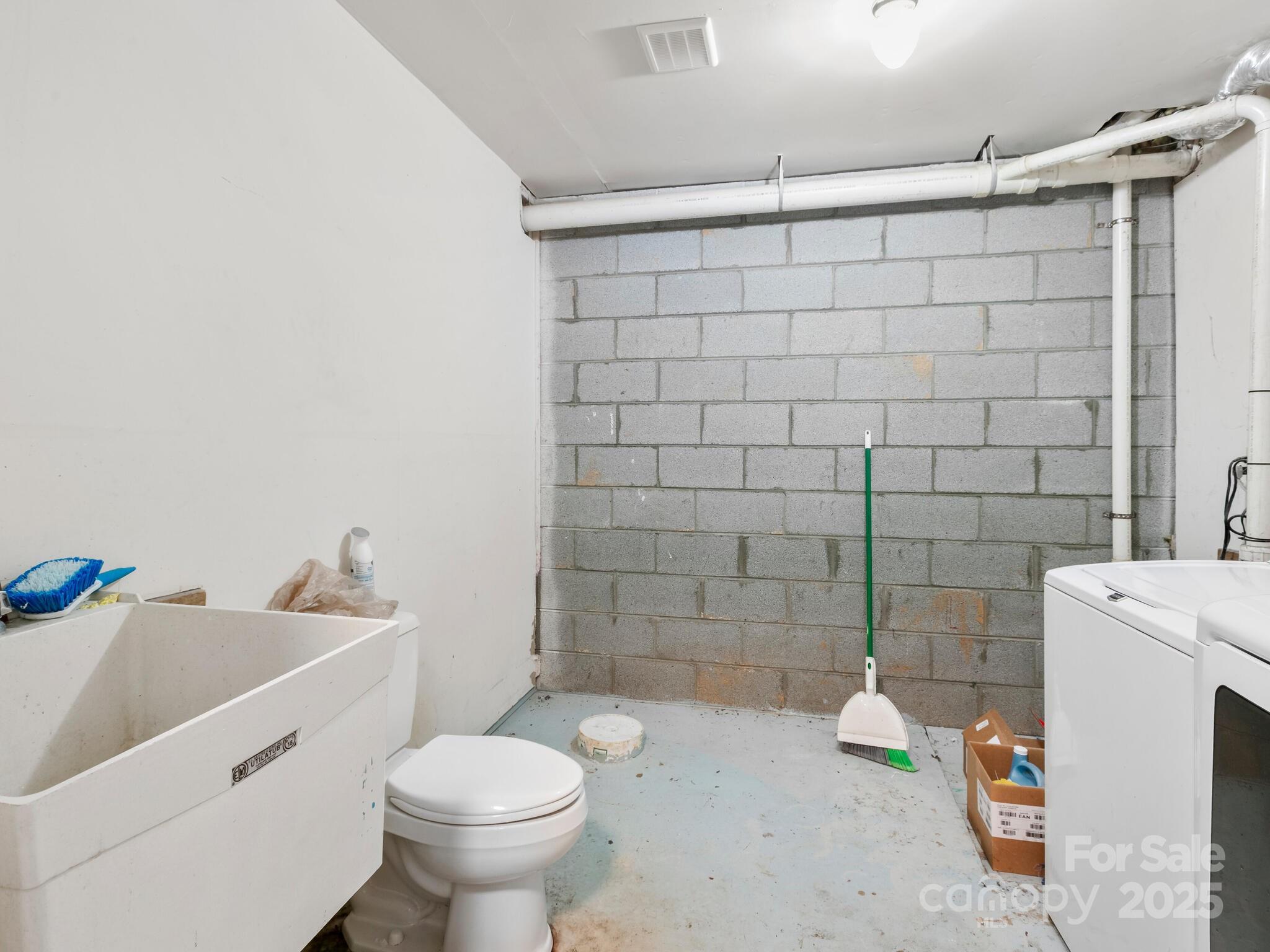 15 Gunflint Trail Fletcher, NC 28732 - Photo 22 of 25 a bathroom with a sink toilet and shower