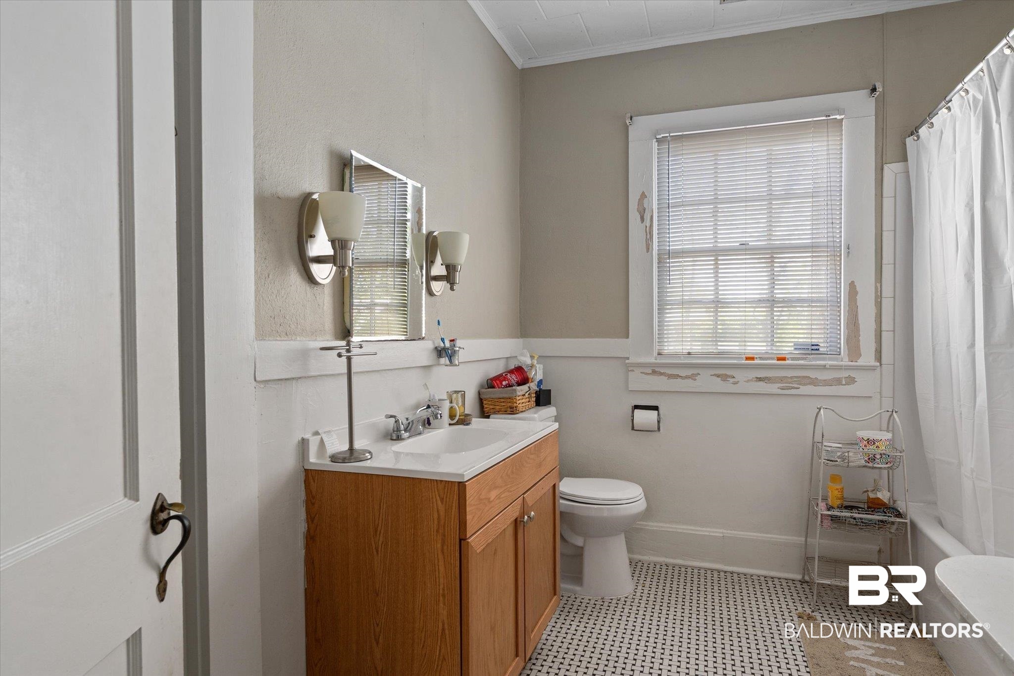 3705 Old Shell Road Mobile, AL 36608 - Photo 15 of 22 One main bathroom.