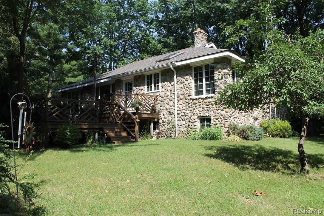 12142 County Line Road Ortonville, MI 48462 - Photo 5 of 33 IMG_0747.JPG