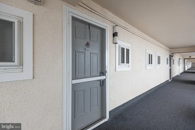 a view of livingroom with furniture