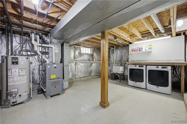 $299,900 | 24 In The Woods Lane, West Seneca, NY 14224