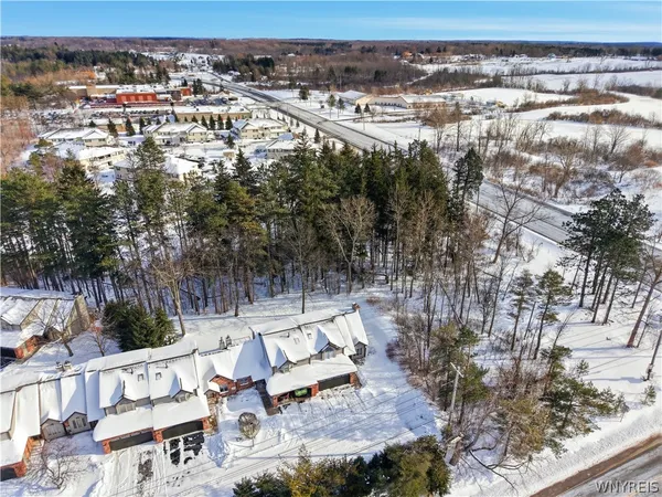 $299,900 | 24 In The Woods Lane, West Seneca, NY 14224