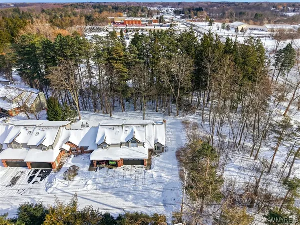 $299,900 | 24 In The Woods Lane, West Seneca, NY 14224