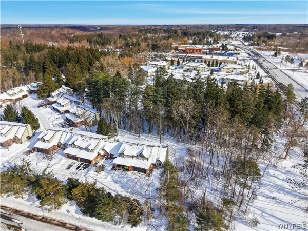 $299,900 | 24 In The Woods Lane, West Seneca, NY 14224