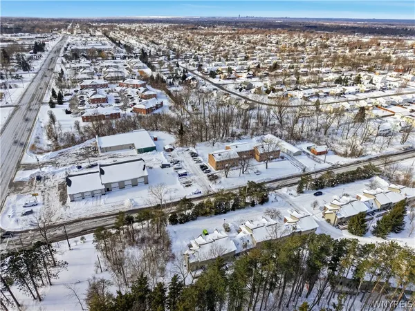 $299,900 | 24 In The Woods Lane, West Seneca, NY 14224