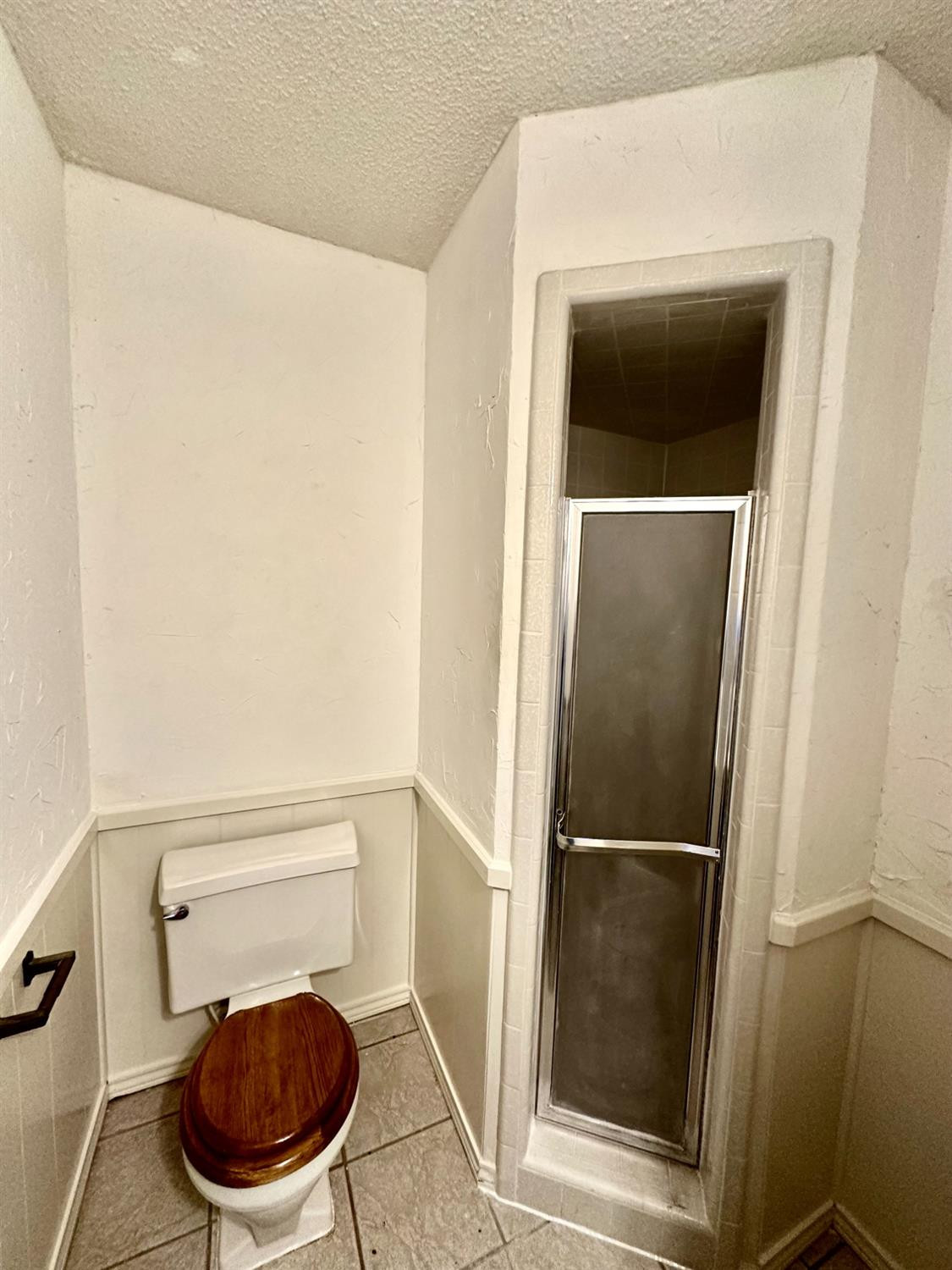 7805 Memphis Avenue, Unit B Lubbock, TX 79423 - Photo 9 of 13 a bathroom with a toilet