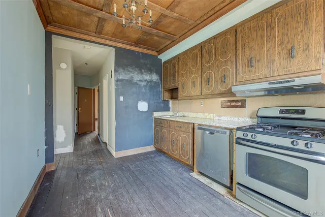 $1,549,000 | 25-35 Crescent Street | Astoria