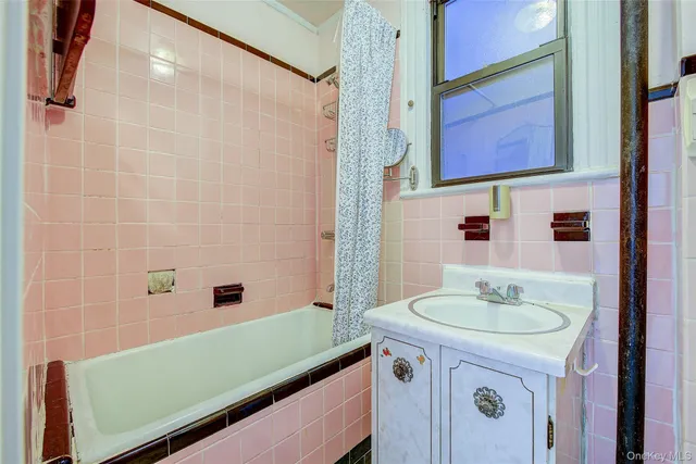 $1,549,000 | 25-35 Crescent Street | Astoria