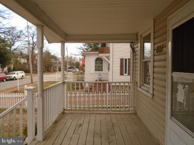 607 St Dunstans Road Baltimore, MD 21212 - Photo 4 of 27