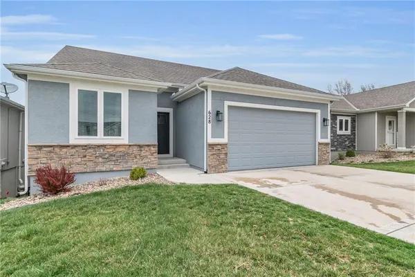$295,000 | 628 Northwest 110th Street, Kansas City, MO 64155