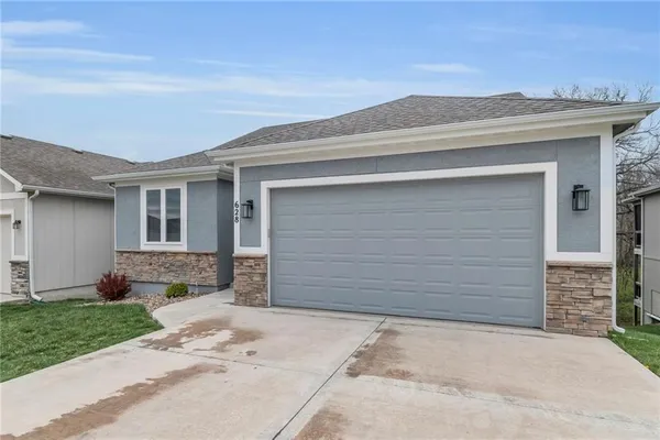 $295,000 | 628 Northwest 110th Street, Kansas City, MO 64155
