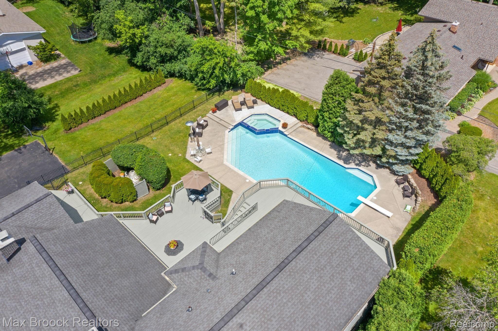 4626 Patrick Road West Bloomfield, MI 48322 - Photo 5 of 60 DJI_0446.jpg