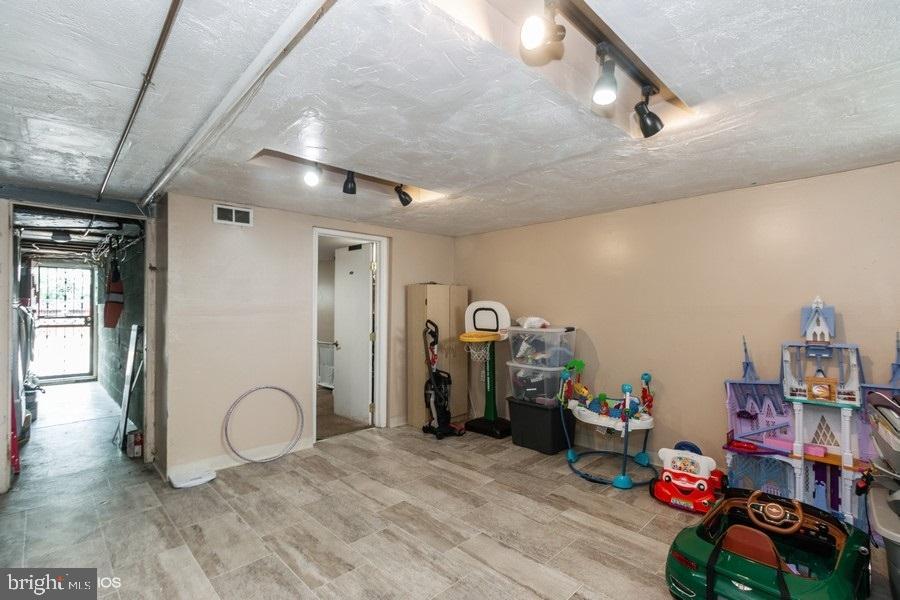 6307 Foxhill Road Philadelphia, PA 19120 - Photo 12 of 15 Gallery Image 12