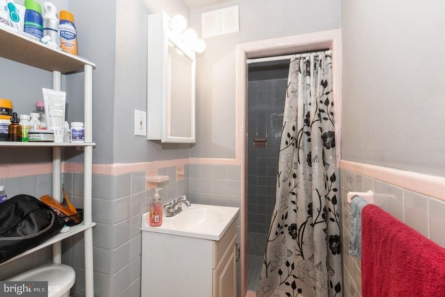 6307 Foxhill Road Philadelphia, PA 19120 - Photo 8 of 15 Gallery Image 8