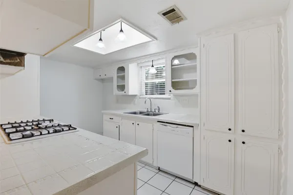 $1,800 | 2115 Oaks Drive, Pasadena, TX 77502