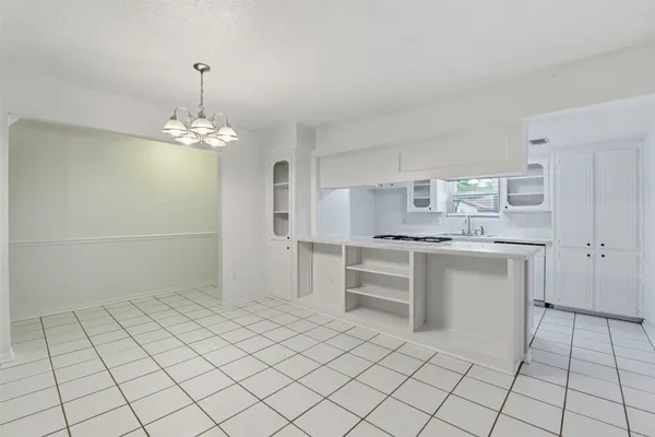 $1,800 | 2115 Oaks Drive, Pasadena, TX 77502