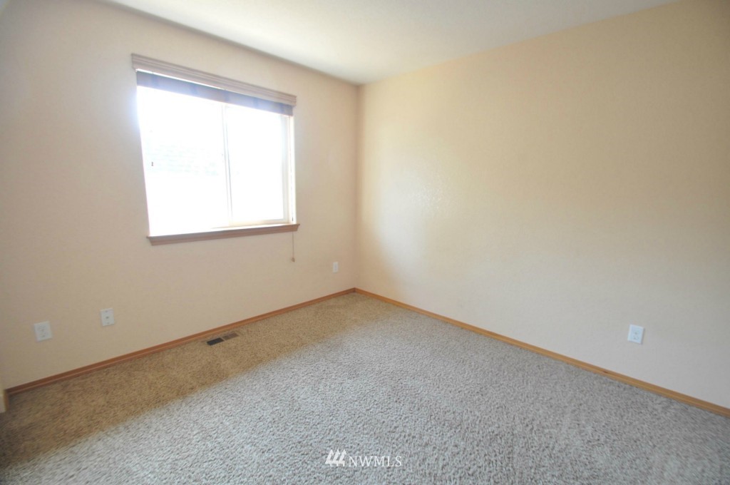 17906 Michelles Lane Southwest Rochester, WA 98579 - Photo 7 of 22