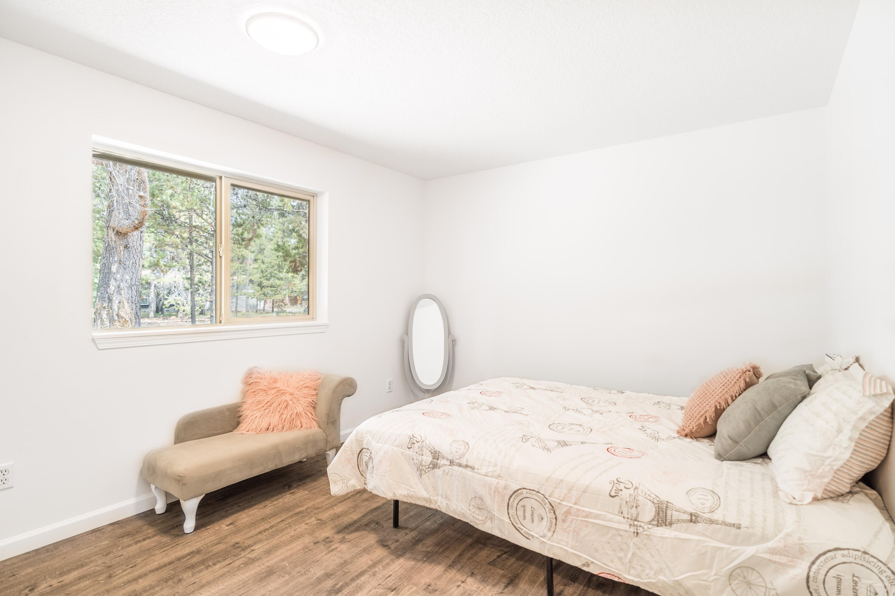 55726 Swan Road Bend, OR 97707 - Photo 13 of 31 Bedroom 2
