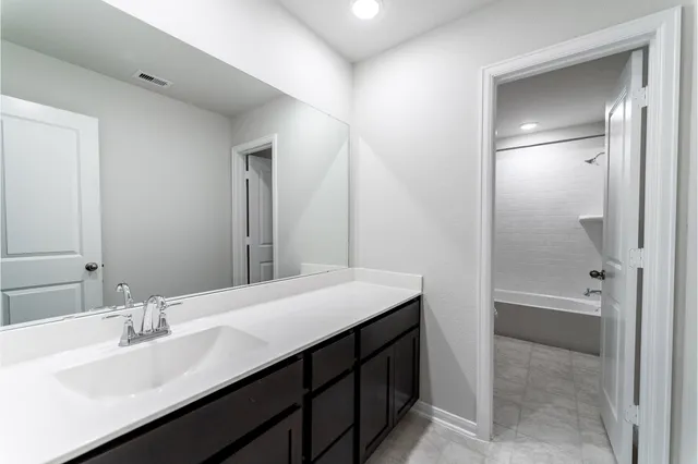 $540,000 | 8723 Moonstone Lk Drive, Iowa Colony, TX 77583