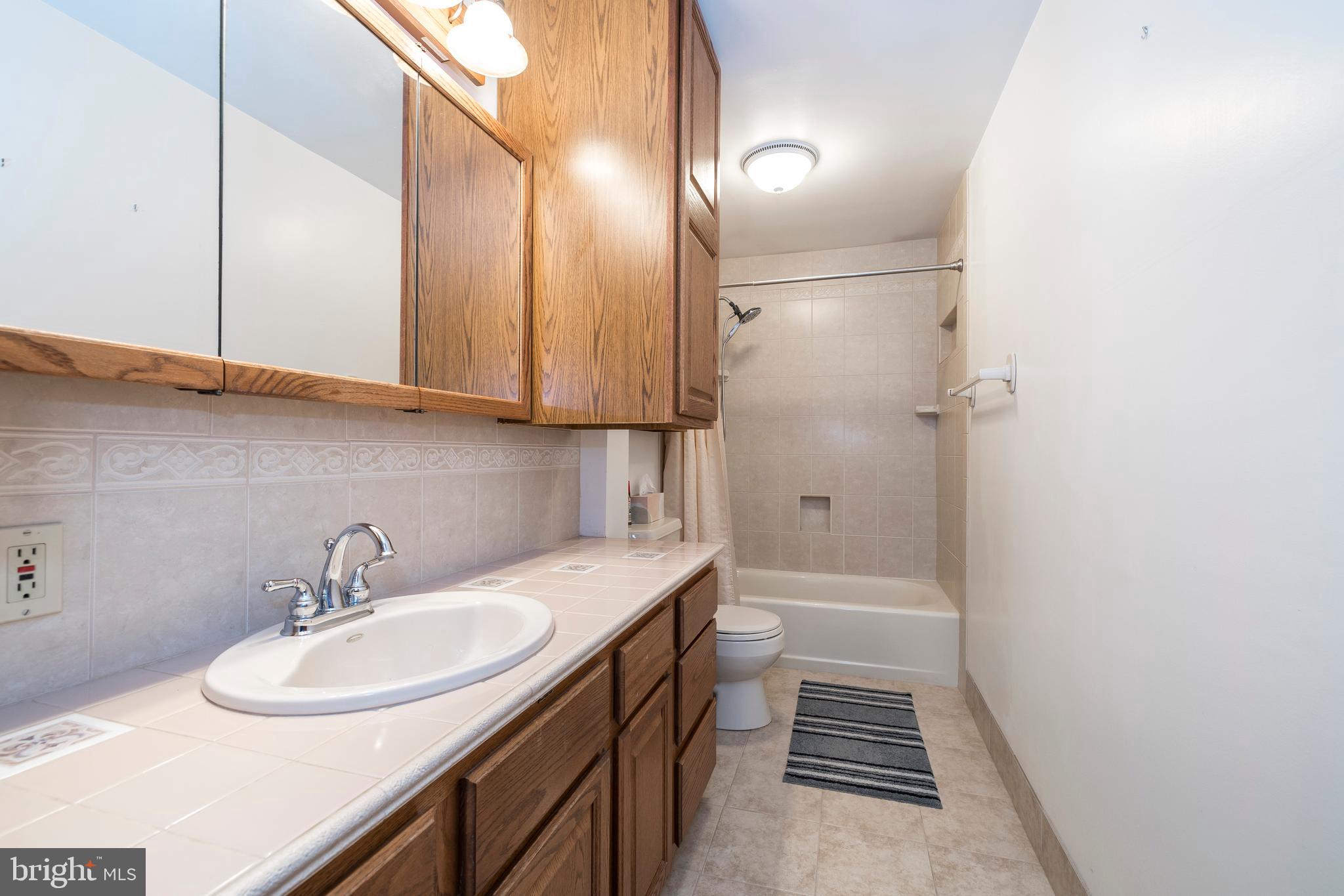 312 North Sandy Hill Road Coatesville, PA 19320 - Photo 24 of 55 Hall Bath