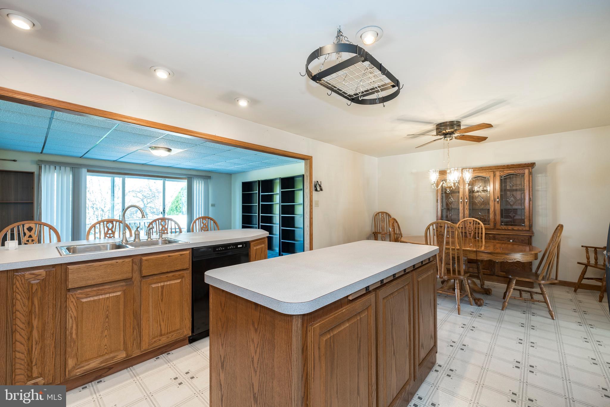 312 North Sandy Hill Road Coatesville, PA 19320 - Photo 5 of 55 Kitchen