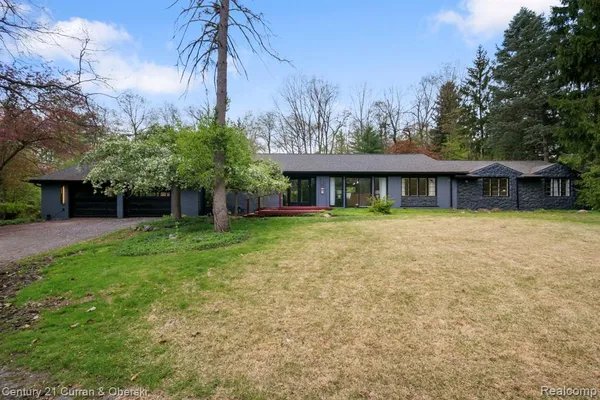 $559,900 | 27869 Old Colony Street, Farmington, MI 48334