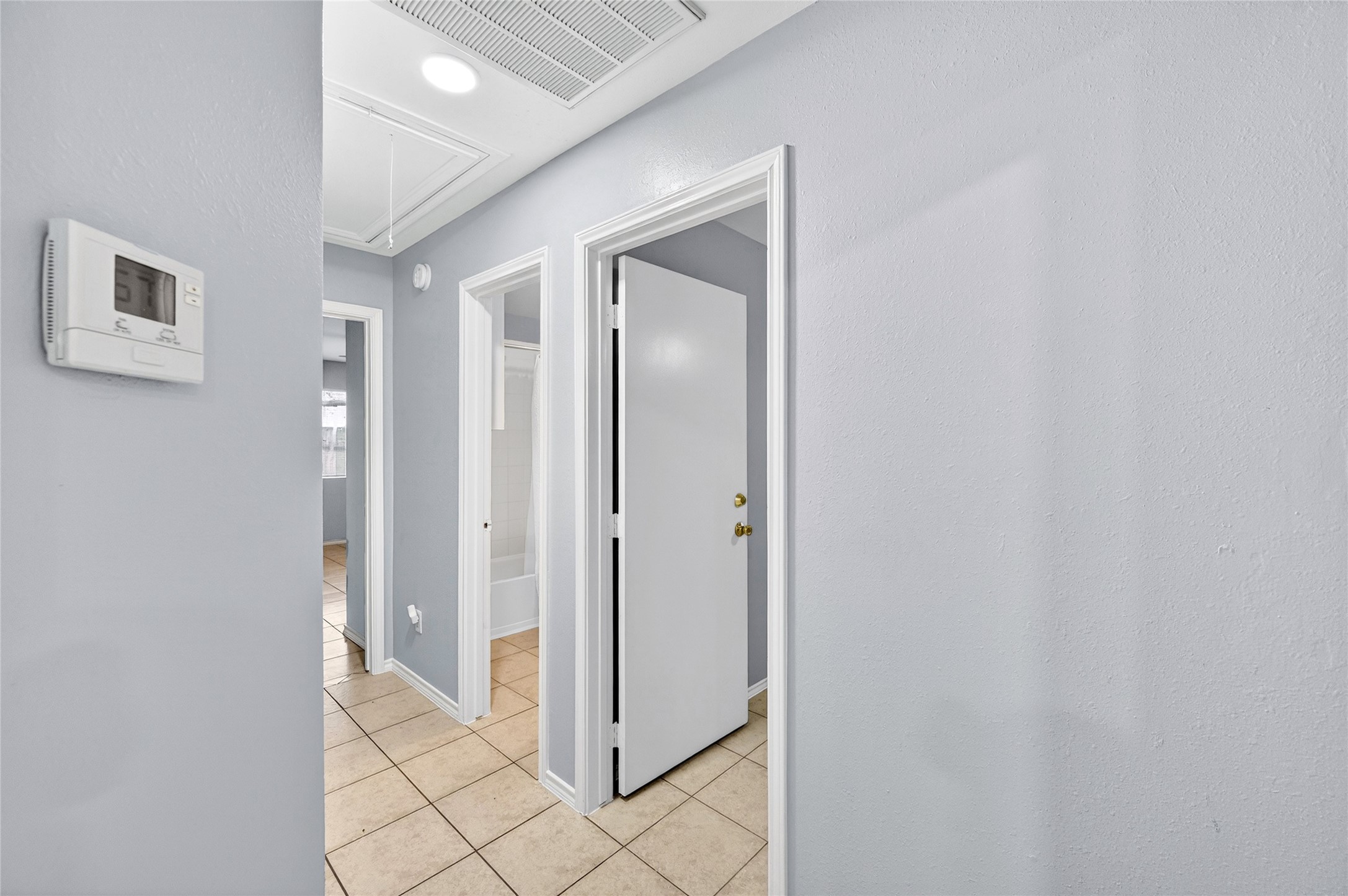 2135 Falling Oaks Road Houston, TX 77038 - Photo 13 of 38