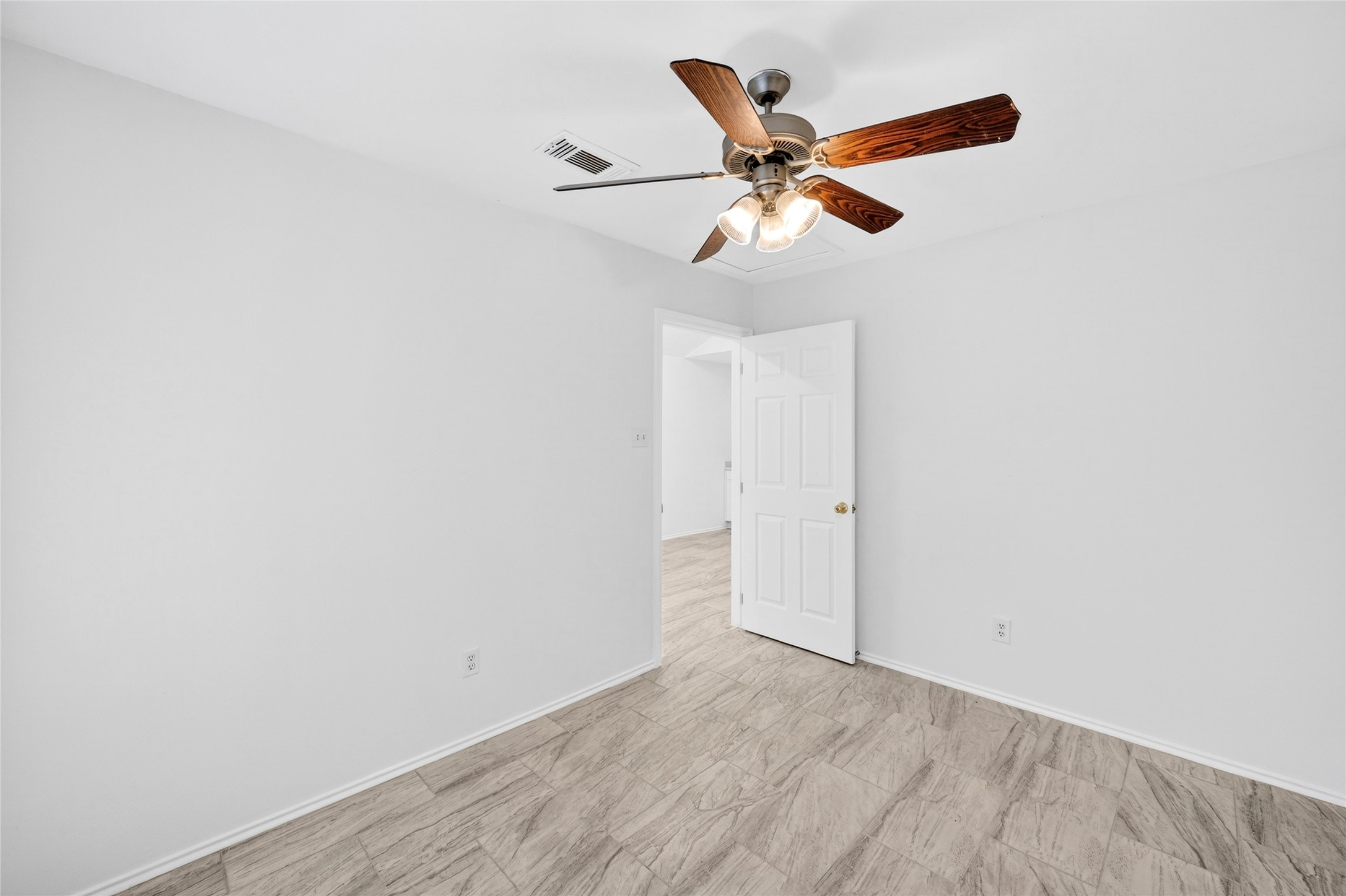 2135 Falling Oaks Road Houston, TX 77038 - Photo 34 of 38