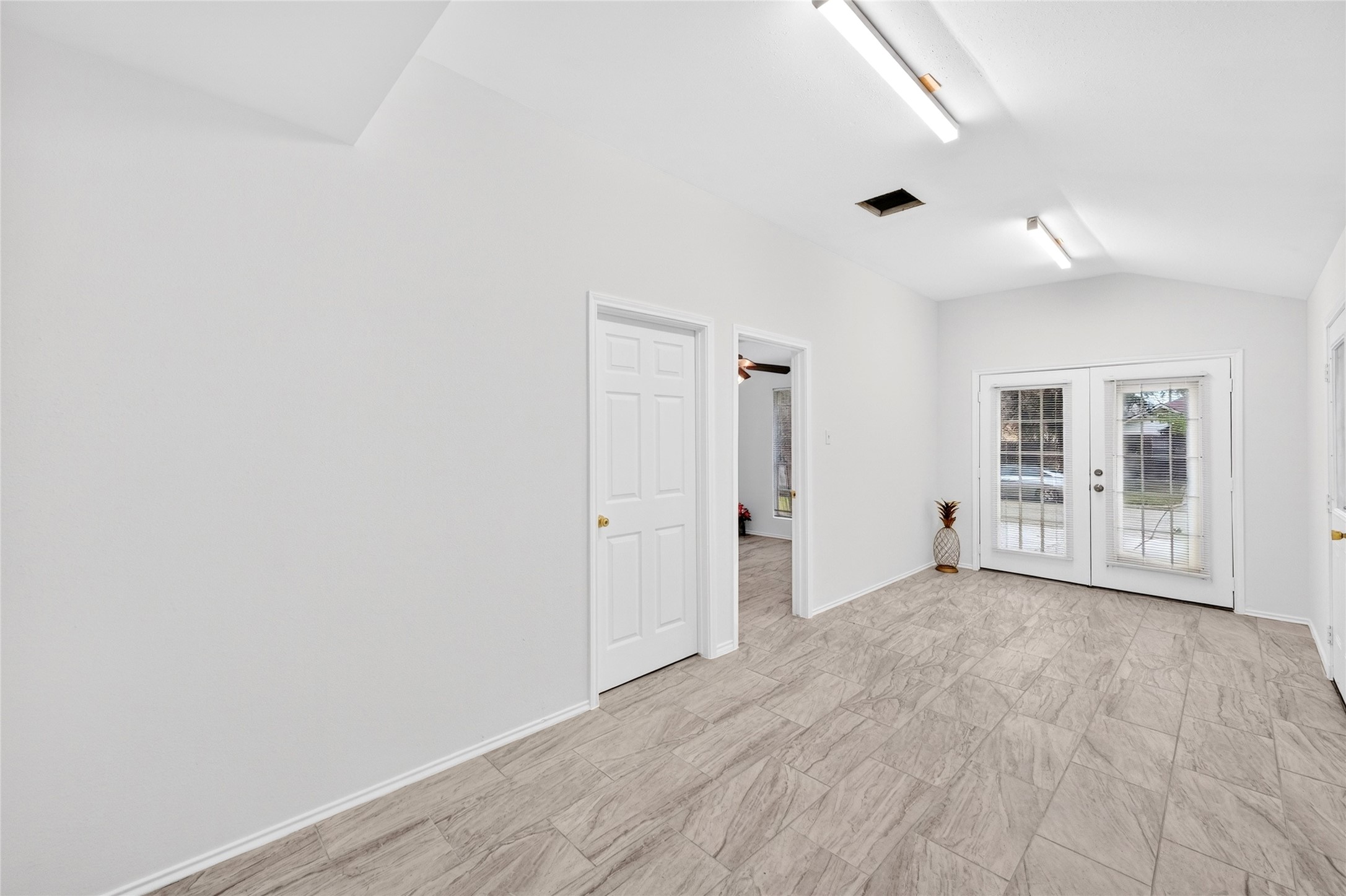 2135 Falling Oaks Road Houston, TX 77038 - Photo 35 of 38