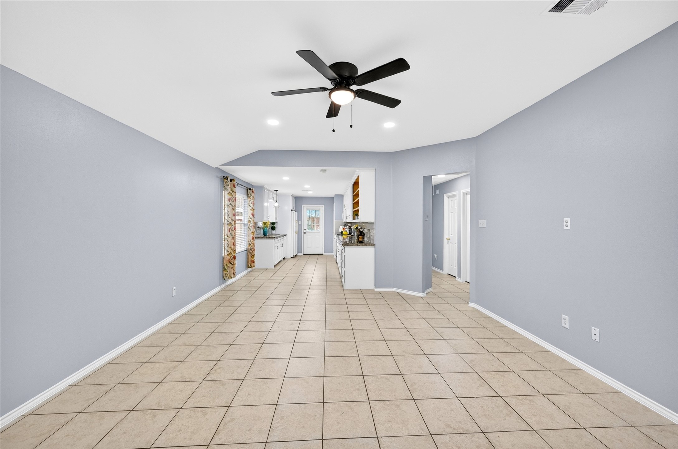 2135 Falling Oaks Road Houston, TX 77038 - Photo 5 of 38