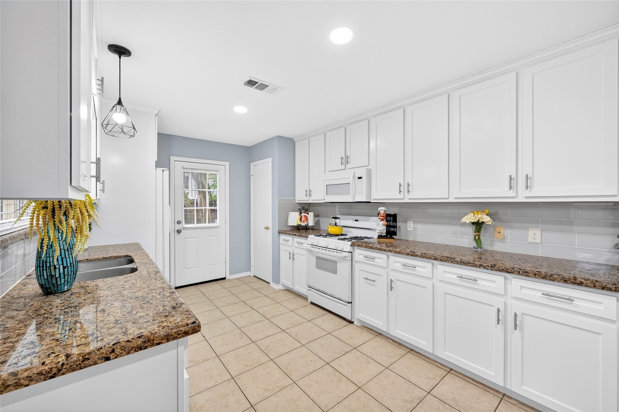 2135 Falling Oaks Road Houston, TX 77038 - Photo 6 of 38