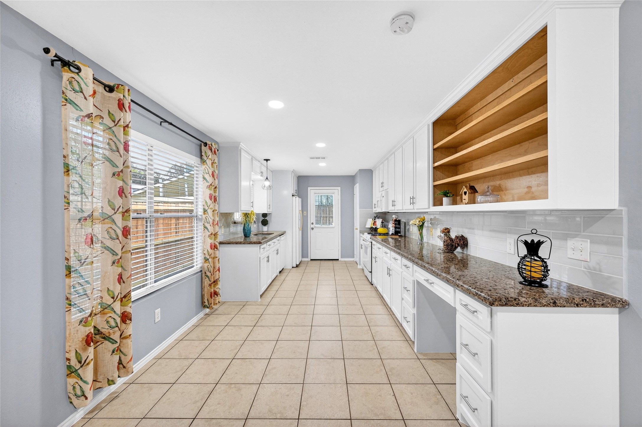 2135 Falling Oaks Road Houston, TX 77038 - Photo 7 of 38