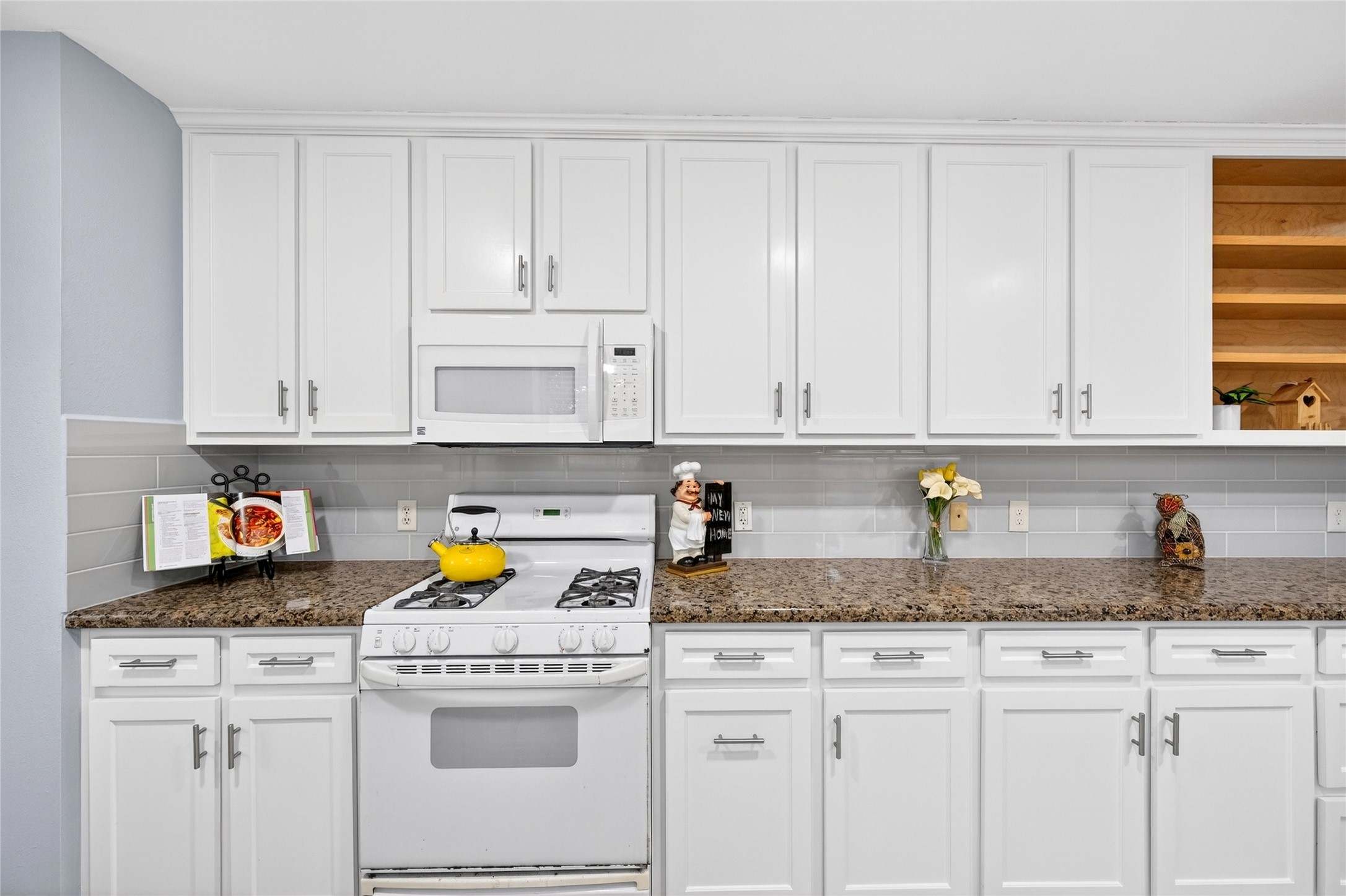 2135 Falling Oaks Road Houston, TX 77038 - Photo 8 of 38