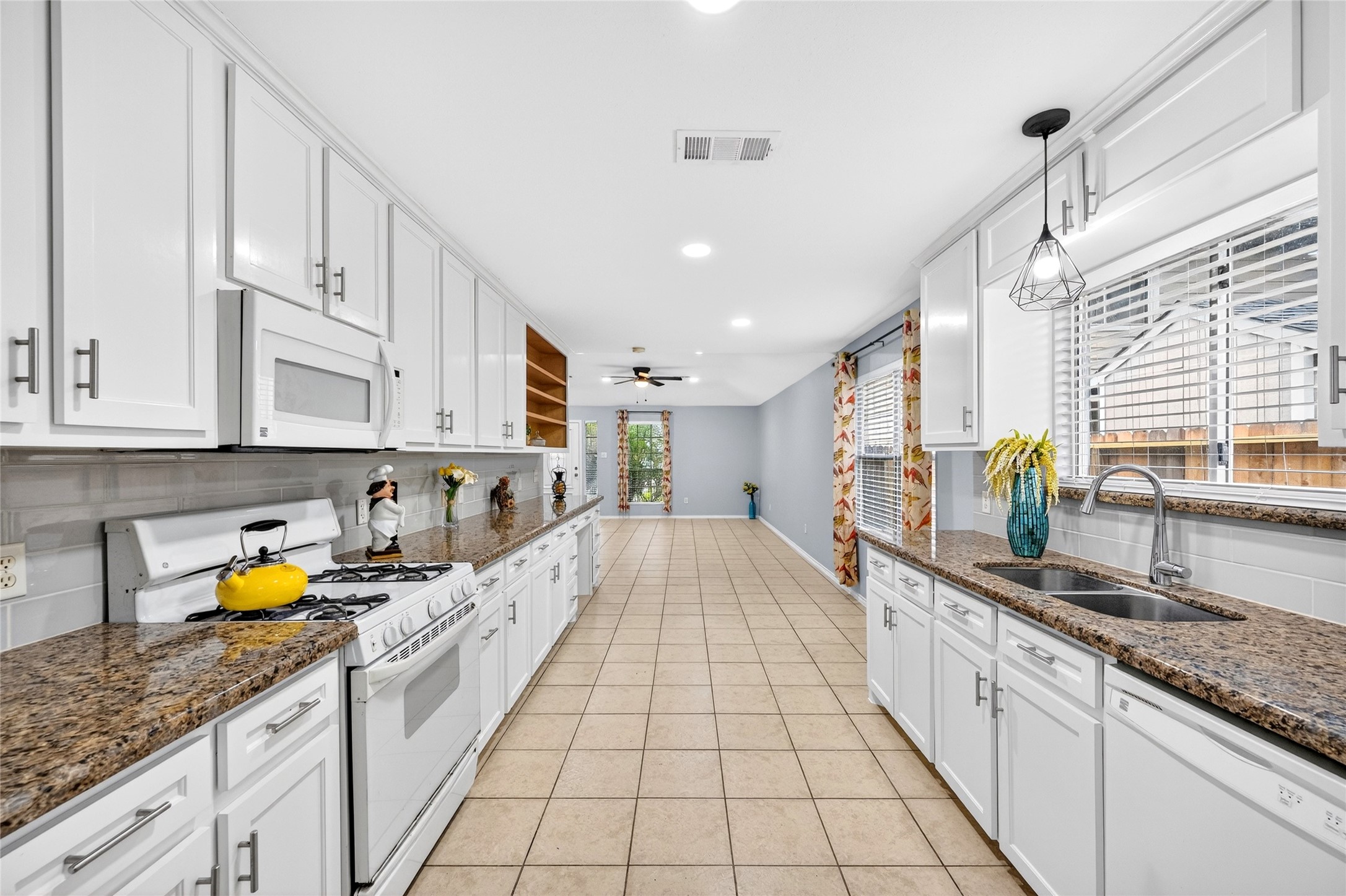 2135 Falling Oaks Road Houston, TX 77038 - Photo 9 of 38