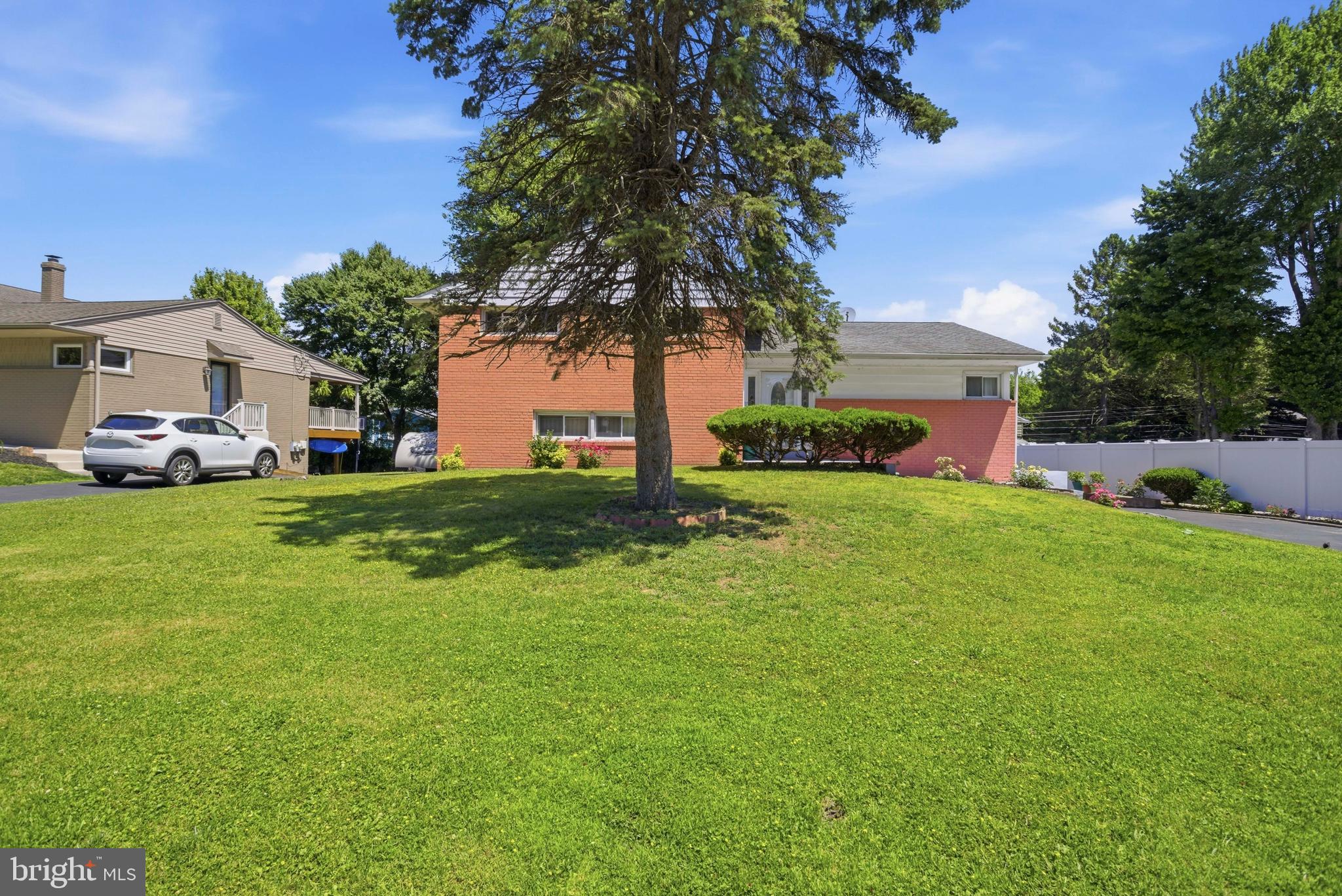 417 Foster Drive Springfield, PA 19064 - Photo 2 of 42