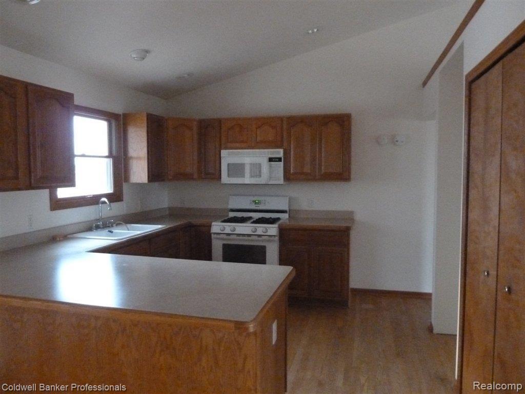 1953 Fish Lake Road Lapeer, MI 48446 - Photo 6 of 13 P1050201.JPG