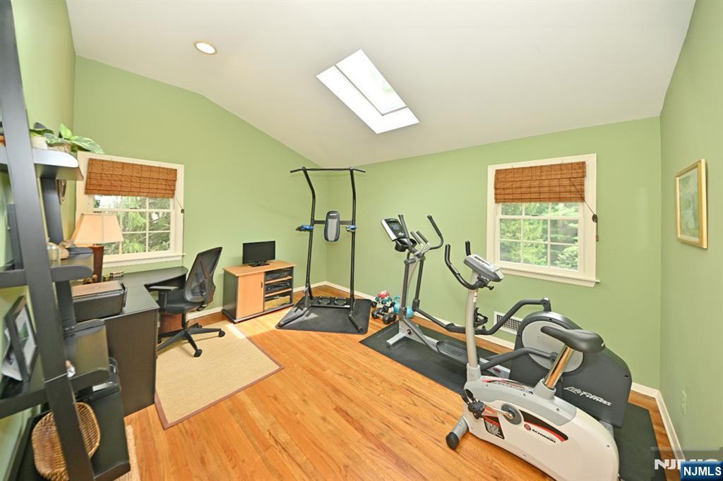 250 Meadowbrook Road Wyckoff, NJ 07481 - Photo 17 of 33 Gallery Image 17