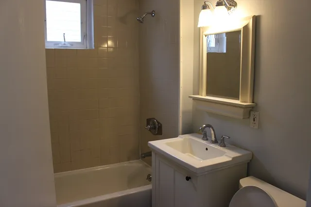 $2,000 | 74 Crescent Street, Unit 1, Franklin, MA 02038