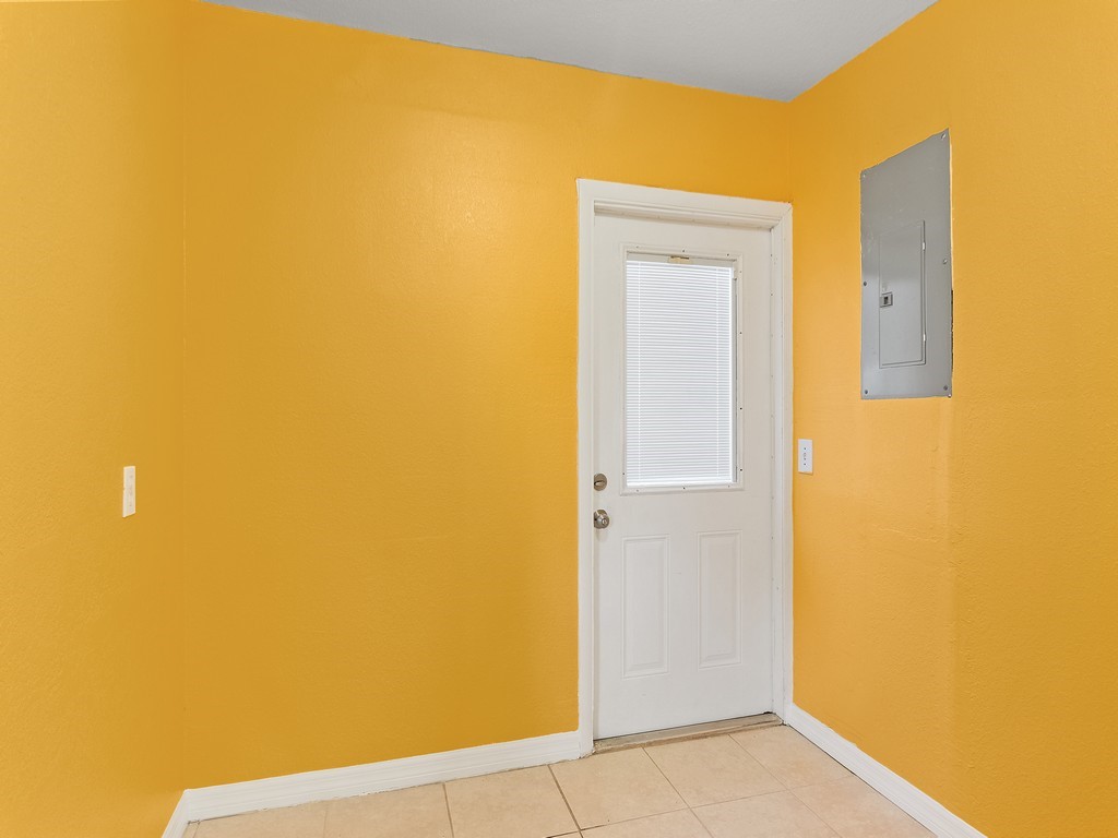 4341 35th Avenue Vero Beach, FL 32967 - Photo 16 of 25 a view of a small space