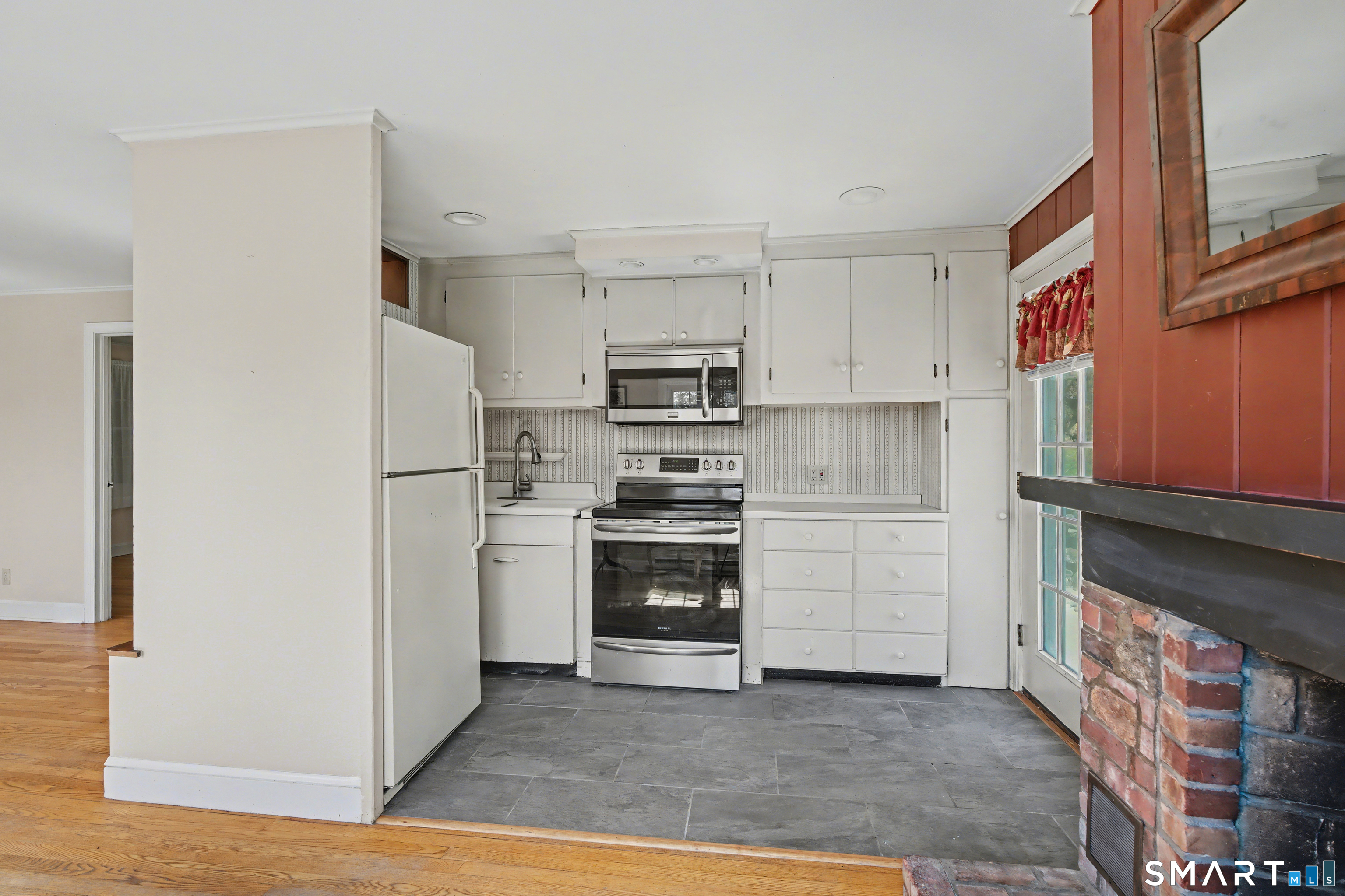 107 Horse Pond Road Madison, CT 06443 - Photo 11 of 44