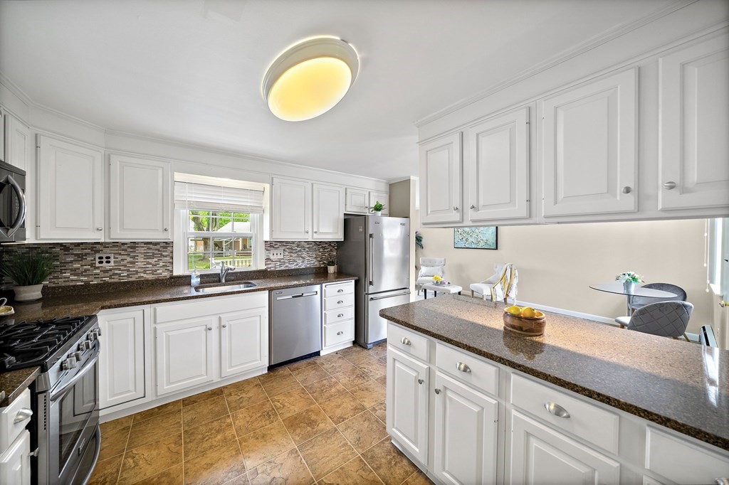 29 Curtis Road Canton, MA 02021 - Photo 3 of 27 Gallery Image 3