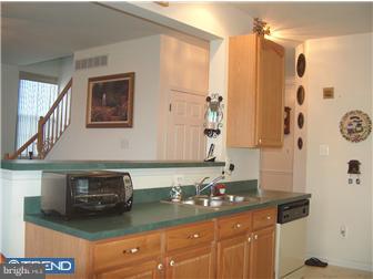 33 Keswick Road Hightstown, NJ 08520 - Photo 5 of 11 Gallery Image 5