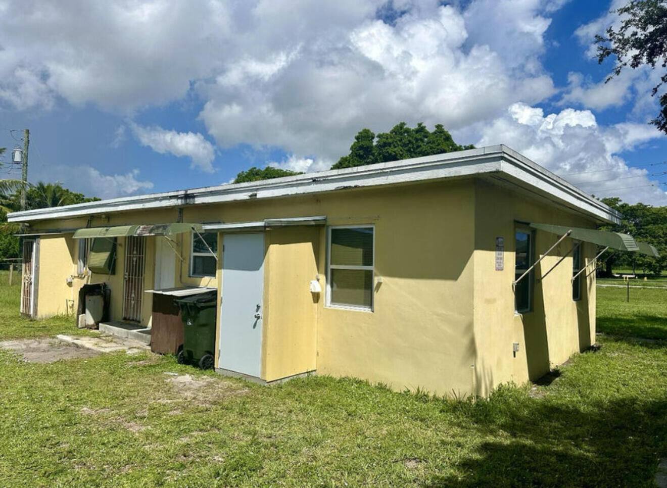 24 Southwest 10th Avenue Delray Beach, FL 33444 - Photo 19 of 25 a view of a house with a yard