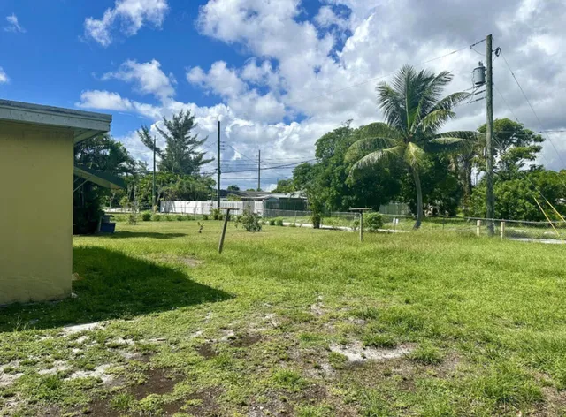 $2,300 | 24 Southwest 10th Avenue, Delray Beach, FL 33444