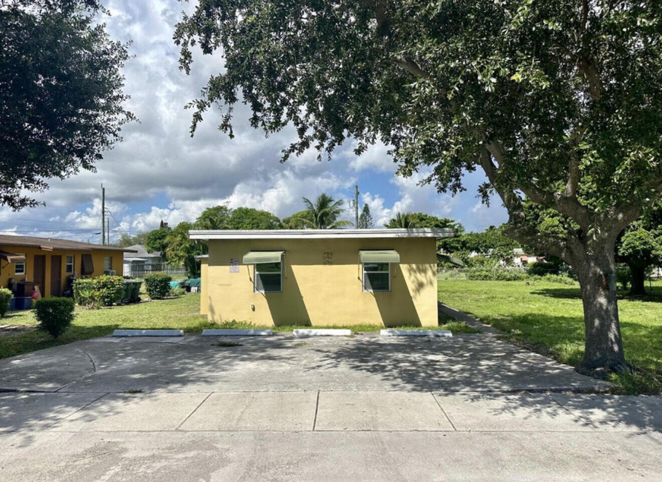 24 Southwest 10th Avenue Delray Beach, FL 33444 - Photo 3 of 25 a view of a yard with plants and trees