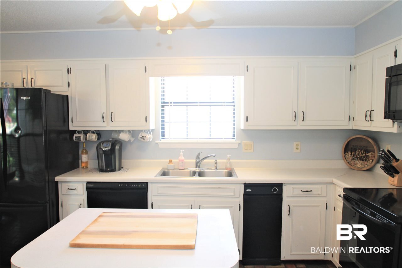 137 Michael Loop Daphne, AL 36526 - Photo 11 of 29 Kitchen